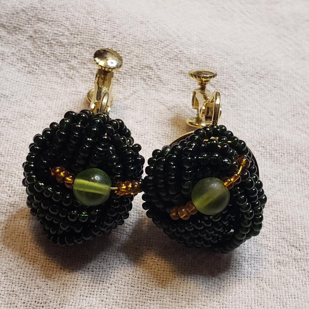 Elegant Vintage HOBE Screw Back Beaded Earrings From The 1960's